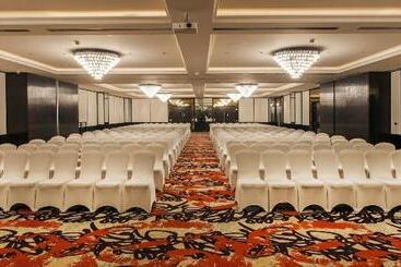 هتل Lemon Tree Premier City Center Pune