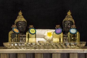 هتل Lemon Tree Premier City Center Pune