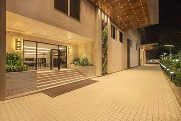 هتل Lemon Tree Premier City Center Pune