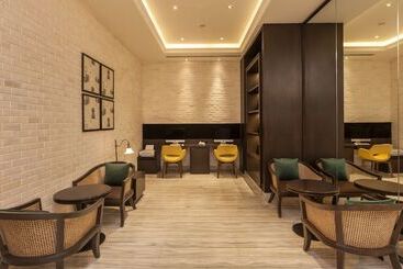 هتل Lemon Tree Premier City Center Pune