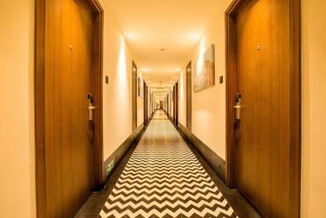 هتل Lemon Tree Premier City Center Pune