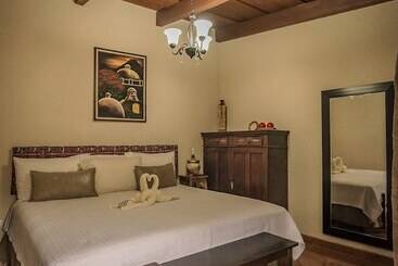 هتل Mansion Del Rey