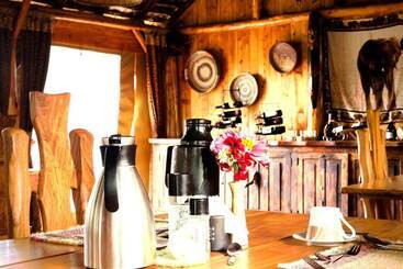 هتل Rhino Watch Safari Lodge