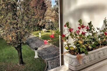 تختخواب و صبحانه Relais Toti Beb Bed E Breakfast