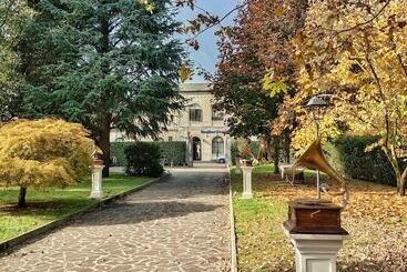 تختخواب و صبحانه Relais Toti Beb Bed E Breakfast