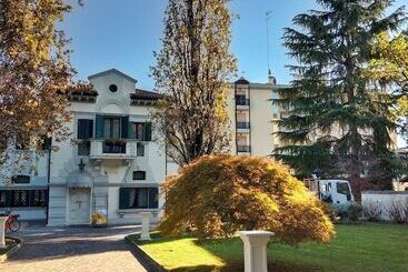 تختخواب و صبحانه Relais Toti Beb Bed E Breakfast