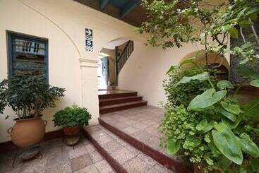 مسافرخانه H Suecia 2 B&b