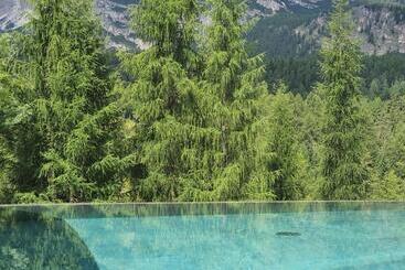 هتل Dolomiti Lodge Alverà