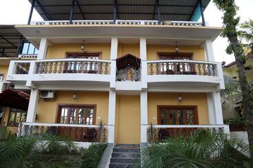 Hotel Sky Light Royal Stay