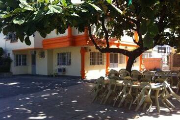 هتل Reddoorz @ Tondaligan Beach