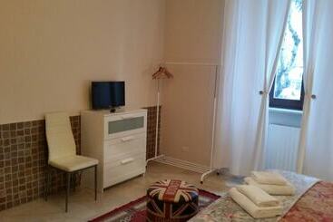 پانسیون Gira Guest House
