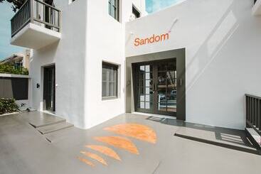 پانسیون Sandom