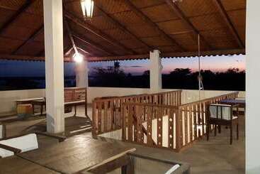 پانسیون Ulani Lodge