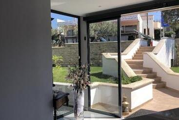 Aianteion Bay Luxury Hotel & Suites