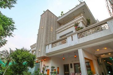 تختخواب و صبحانه All Seasons Homestay