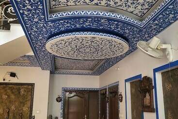 تختخواب و صبحانه All Seasons Homestay