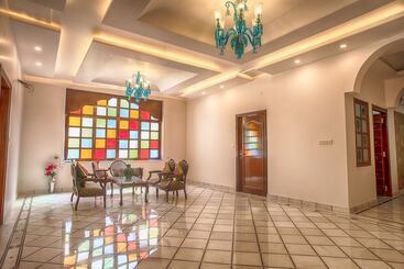 تختخواب و صبحانه All Seasons Homestay