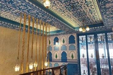 تختخواب و صبحانه All Seasons Homestay