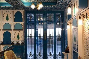 تختخواب و صبحانه All Seasons Homestay