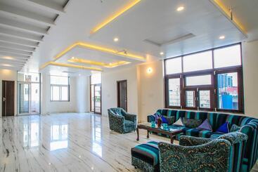 تختخواب و صبحانه All Seasons Homestay