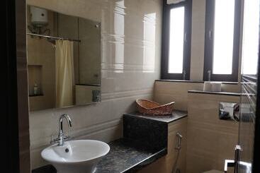 تختخواب و صبحانه All Seasons Homestay