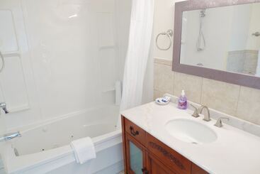 تختخواب و صبحانه Cavendish Breeze Inn