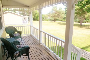 تختخواب و صبحانه Cavendish Breeze Inn