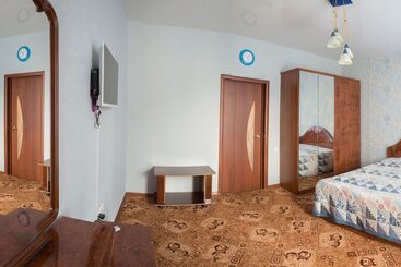 Guest House Seven Nights   Hostel