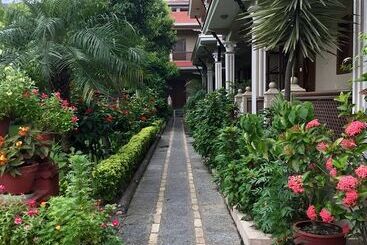 Hidden World Resort And Spa