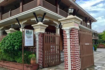 Hidden World Resort And Spa