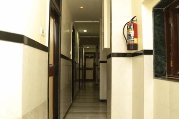 هتل Travellers Inn Mumbai