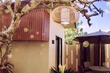 پانسیون Cozy Palm Villa