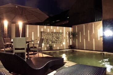 پانسیون Cozy Palm Villa