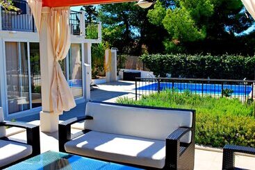 پانسیون Villa Julia