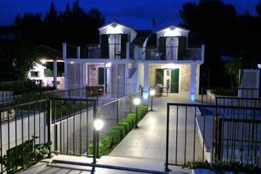 پانسیون Villa Julia