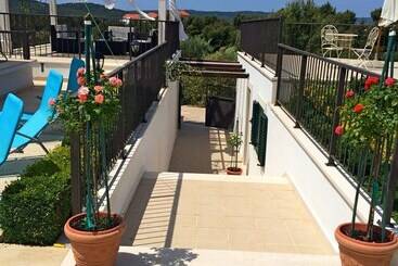 پانسیون Villa Julia