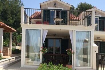 پانسیون Villa Julia