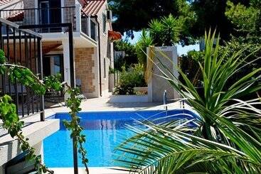 پانسیون Villa Julia