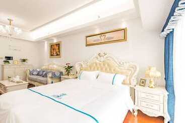 Western Theme Holiday Apartment