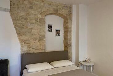 تختخواب و صبحانه Altrelli Rooms