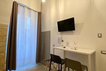 تختخواب و صبحانه Altrelli Rooms