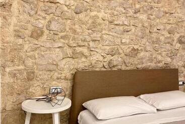 تختخواب و صبحانه Altrelli Rooms