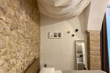 تختخواب و صبحانه Altrelli Rooms
