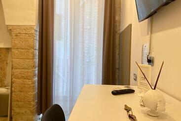 تختخواب و صبحانه Altrelli Rooms