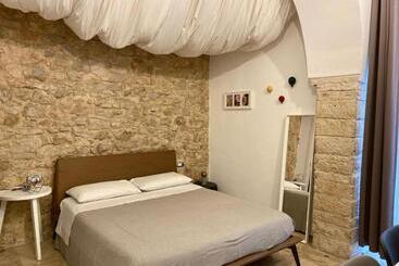 تختخواب و صبحانه Altrelli Rooms