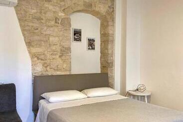 تختخواب و صبحانه Altrelli Rooms