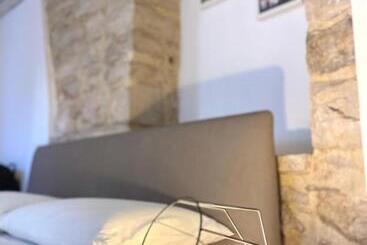 تختخواب و صبحانه Altrelli Rooms