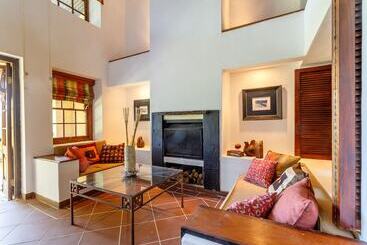 هتل Blue Mountain Luxury Lodge