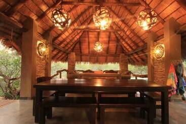 هتل Call Of The Wild Lodge