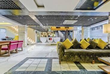 Staybook Hotel Nitya Maharani Free Airport Pickup
